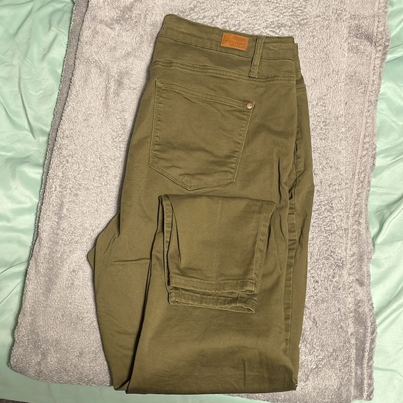 Judy Blues olive skinny jeans 20W like new - Picture 2 of 8